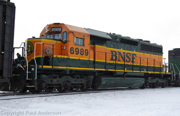 BNSF 6989 - SD40-2.jpg